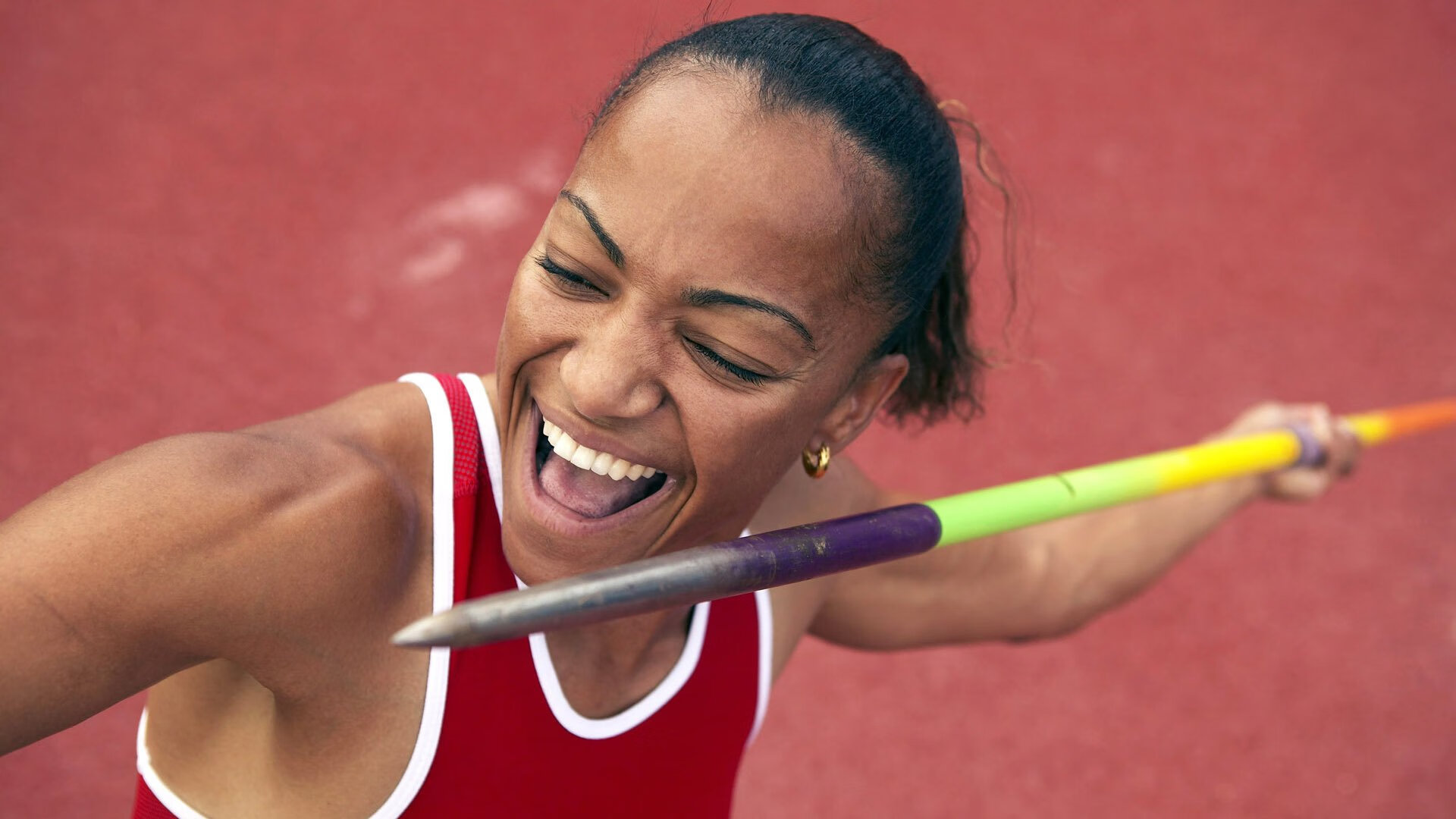 “高新区全民健身馆:短柄墙球选手智慧与体力的双重决斗,见证全新竞技风采”