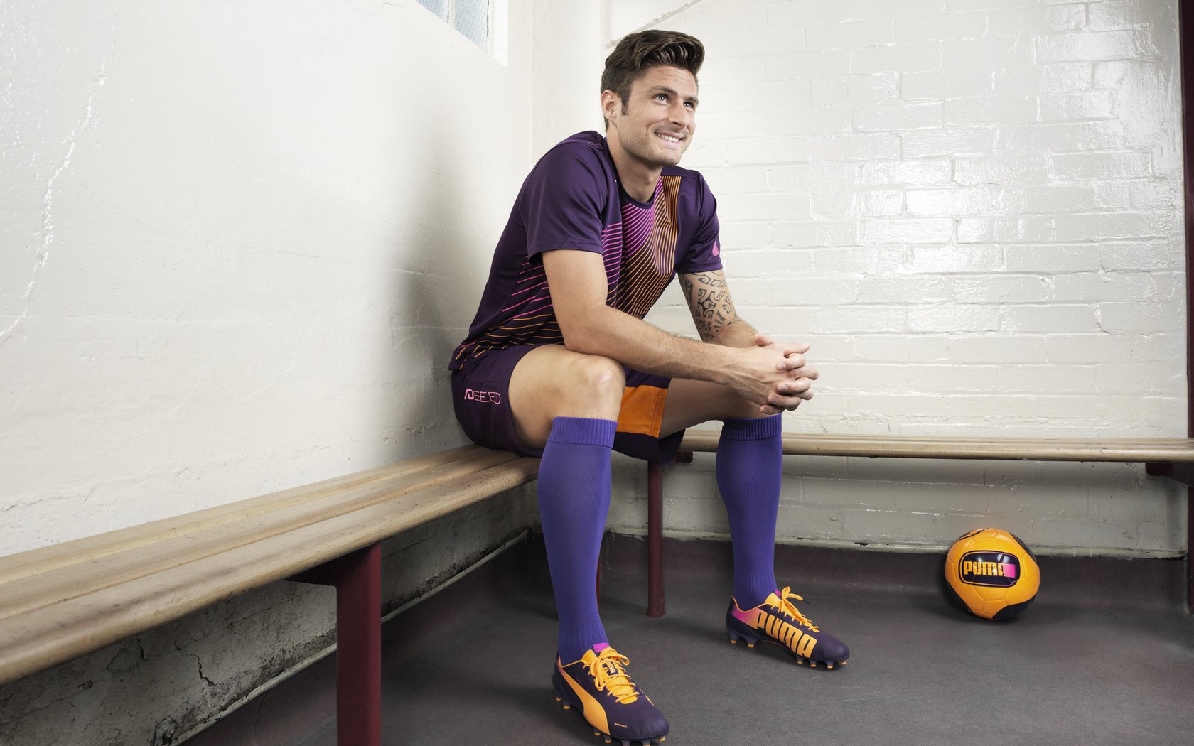 四国蝶泳转身用时差距仅0.07秒，蝶泳转身动作